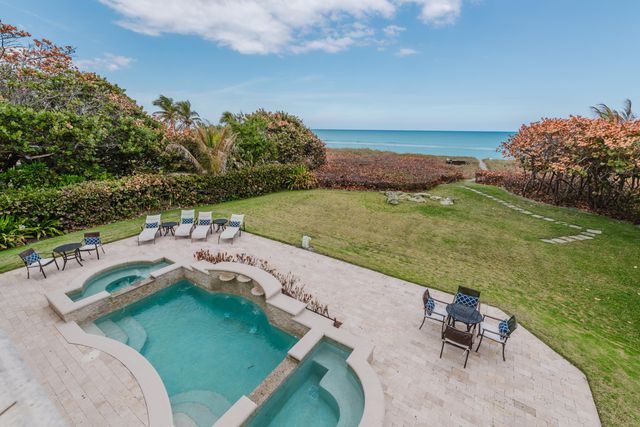 19 N Beach Road, Jupiter Island, FL 33455