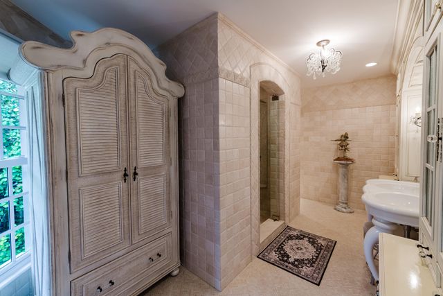 19 N Beach Road, Jupiter Island, FL 33455