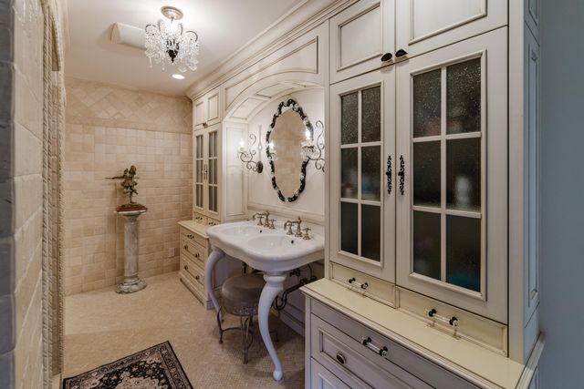 19 N Beach Road, Jupiter Island, FL 33455