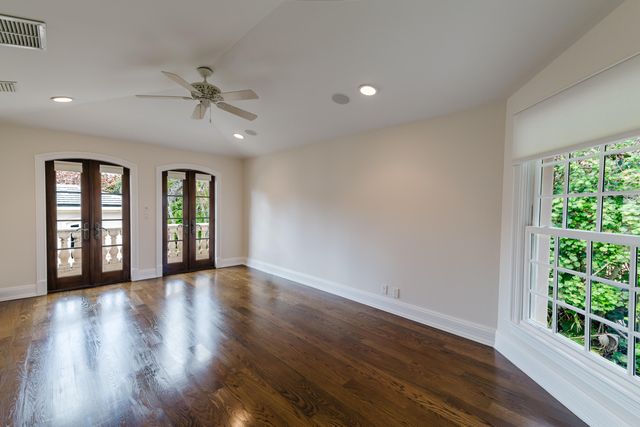 19 N Beach Road, Jupiter Island, FL 33455