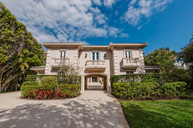 19 N Beach Road, Jupiter Island, FL 33455