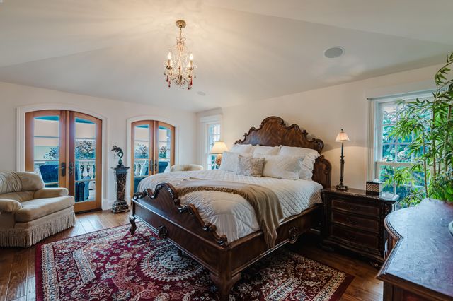 19 N Beach Road, Jupiter Island, FL 33455