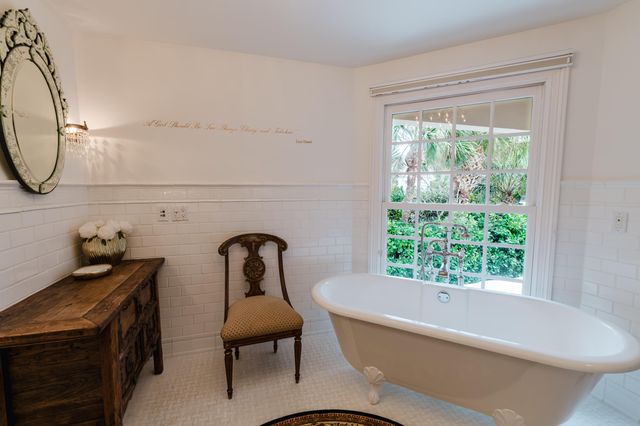 19 N Beach Road, Jupiter Island, FL 33455