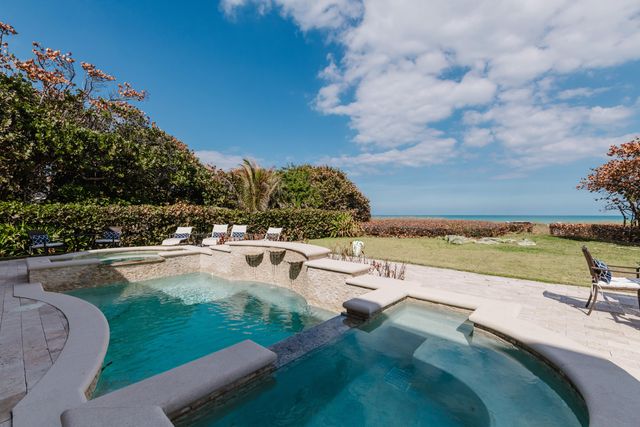 19 N Beach Road, Jupiter Island, FL 33455