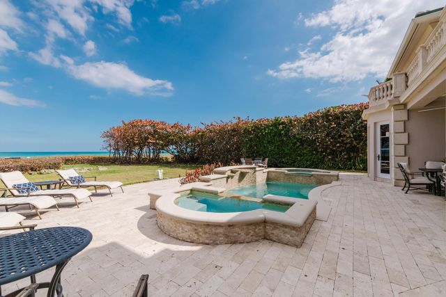 19 N Beach Road, Jupiter Island, FL 33455