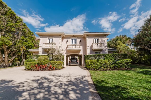 19 N Beach Road, Jupiter Island, FL 33455