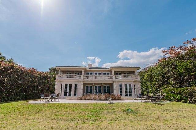 19 N Beach Road, Jupiter Island, FL 33455