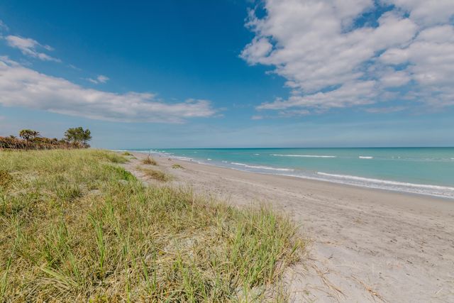 19 N Beach Road, Jupiter Island, FL 33455