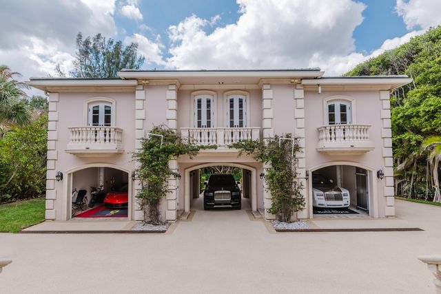 19 N Beach Road, Jupiter Island, FL 33455