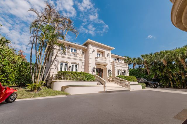 19 N Beach Road, Jupiter Island, FL 33455