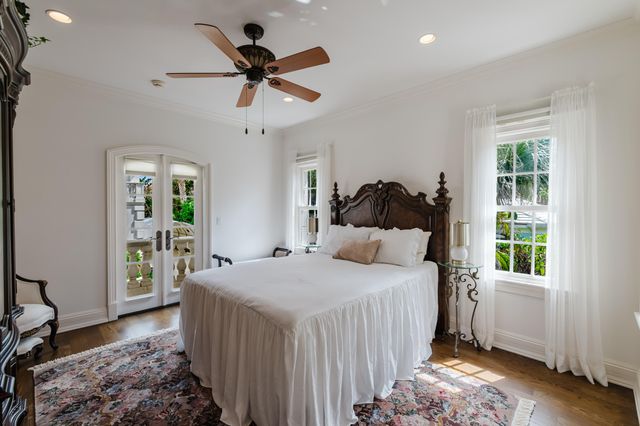 19 N Beach Road, Jupiter Island, FL 33455