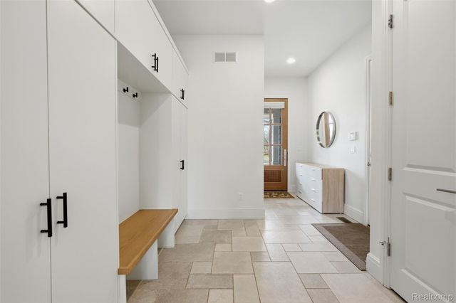 345 Dalebrook Lane, Bloomfield Hills, MI 48301