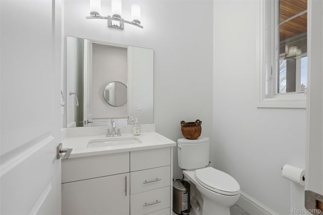 345 Dalebrook Lane, Bloomfield Hills, MI 48301