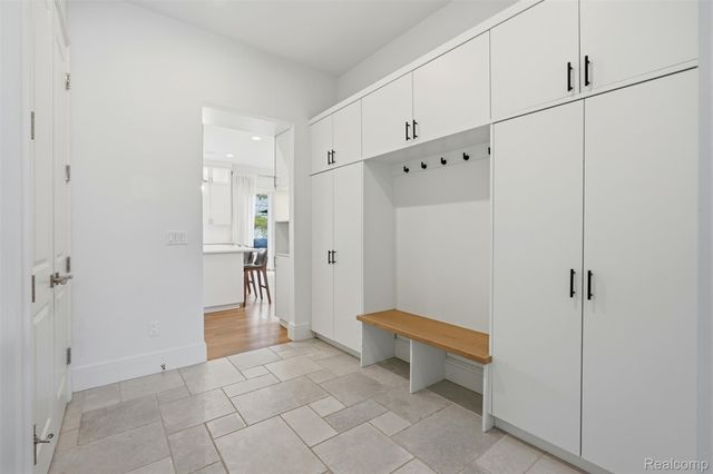 345 Dalebrook Lane, Bloomfield Hills, MI 48301