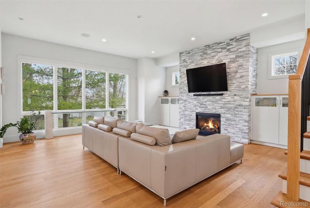 345 Dalebrook Lane, Bloomfield Hills, MI 48301