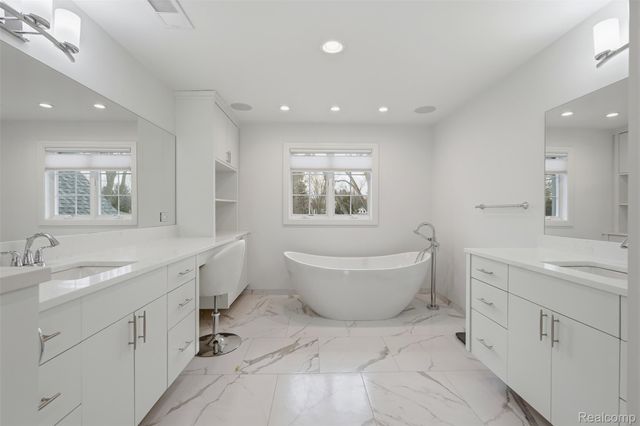 345 Dalebrook Lane, Bloomfield Hills, MI 48301