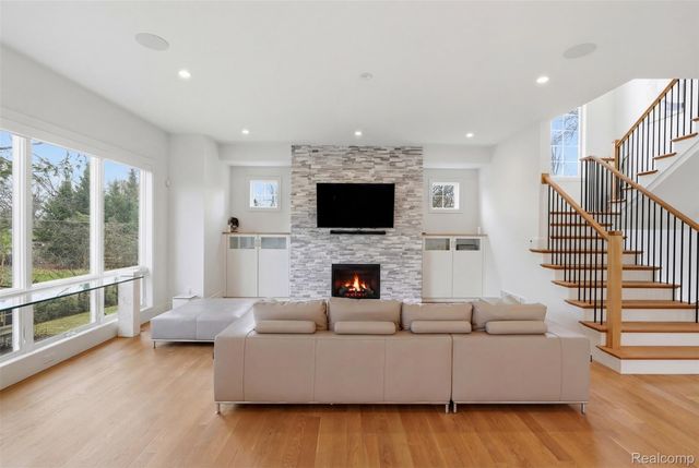 345 Dalebrook Lane, Bloomfield Hills, MI 48301