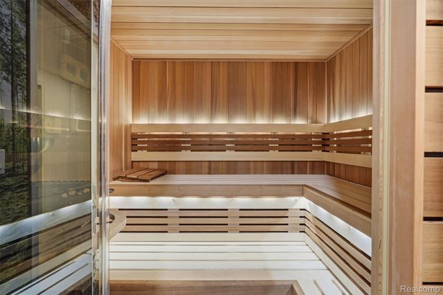 345 Dalebrook Lane, Bloomfield Hills, MI 48301