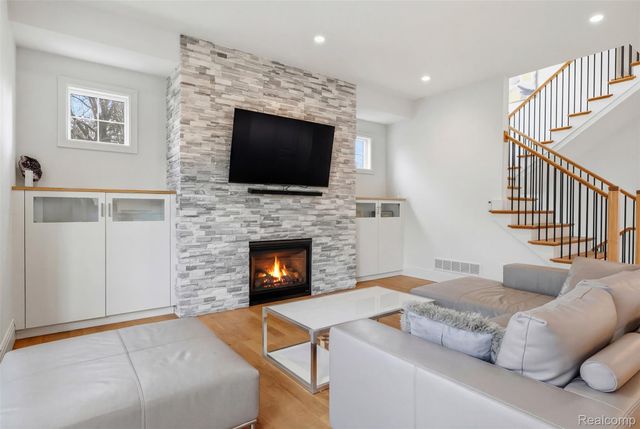 345 Dalebrook Lane, Bloomfield Hills, MI 48301