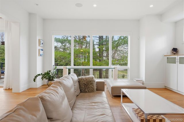 345 Dalebrook Lane, Bloomfield Hills, MI 48301