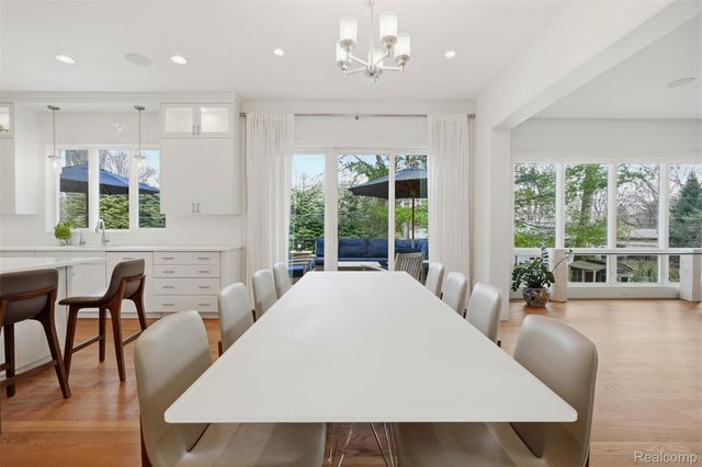 345 Dalebrook Lane, Bloomfield Hills, MI 48301