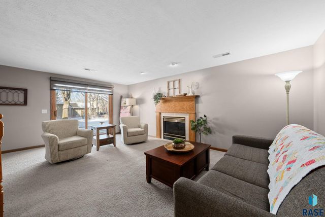 6812 W Hathaway Ln Lane, Sioux Falls, SD 57106