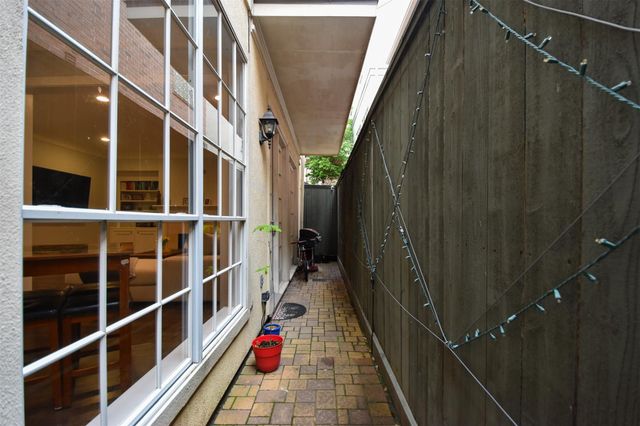 3226 Pemberton Circle Drive, Houston, TX 77025