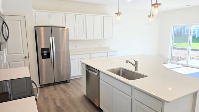 4744 AirLake Curve, Woodbury, MN 55129