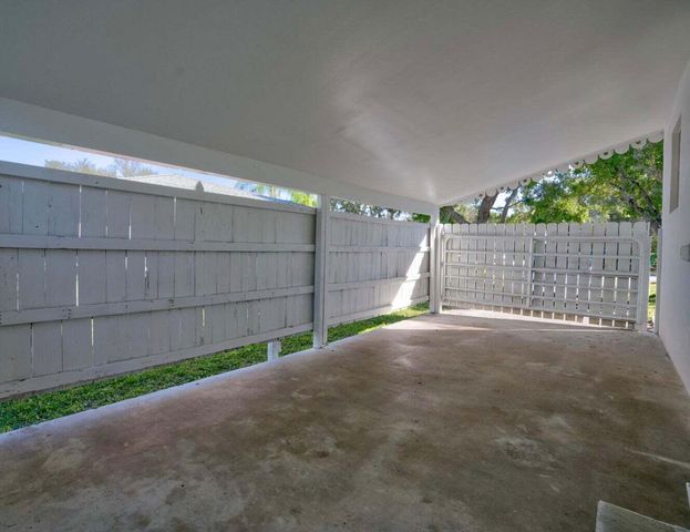 700 N Hepburn Avenue N, Jupiter, FL 33458