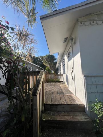 700 N Hepburn Avenue N, Jupiter, FL 33458