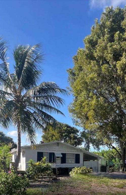 700 N Hepburn Avenue N, Jupiter, FL 33458