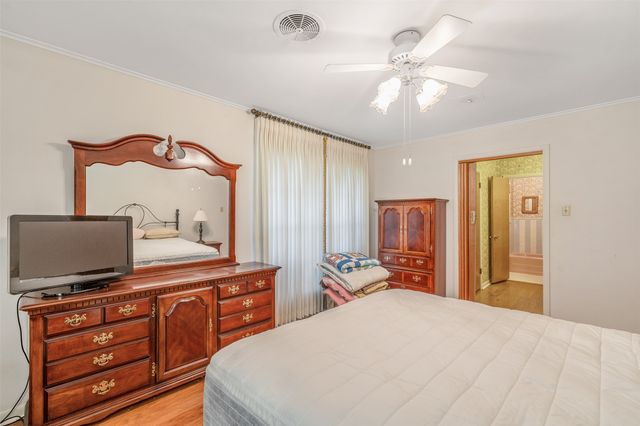 1858 S Dickinson Drive, Rusk, TX 75785