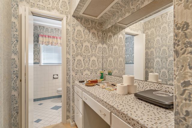 1858 S Dickinson Drive, Rusk, TX 75785