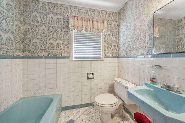 1858 S Dickinson Drive, Rusk, TX 75785