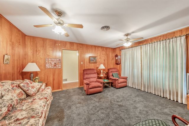 1858 S Dickinson Drive, Rusk, TX 75785