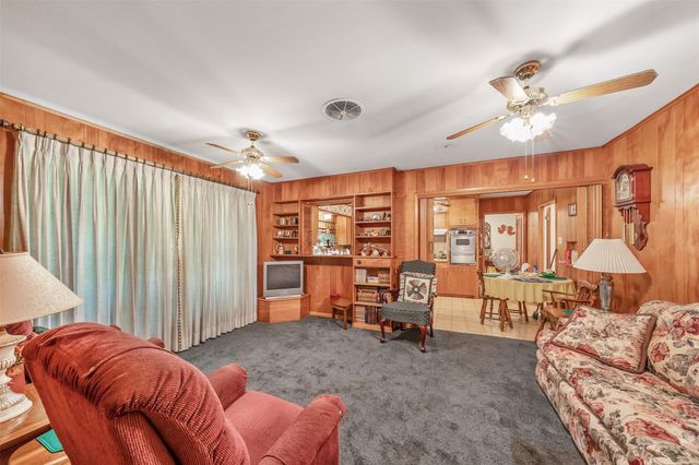 1858 S Dickinson Drive, Rusk, TX 75785