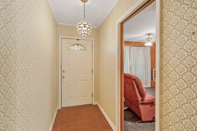 1858 S Dickinson Drive, Rusk, TX 75785