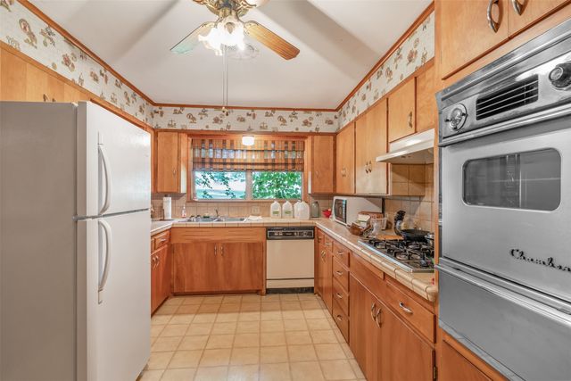 1858 S Dickinson Drive, Rusk, TX 75785