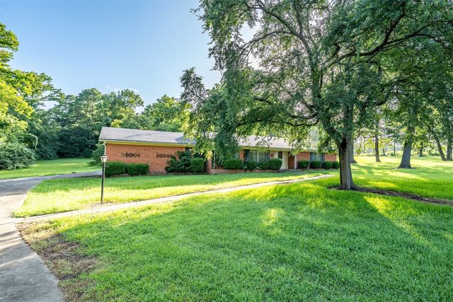 1858 S Dickinson Drive, Rusk, TX 75785