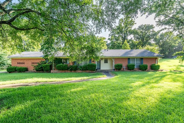 1858 S Dickinson Drive, Rusk, TX 75785