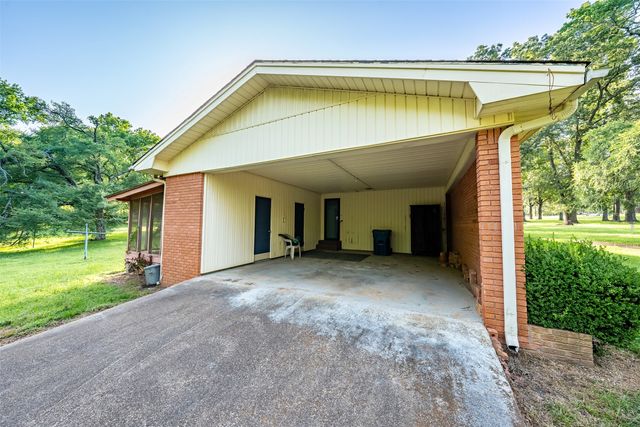 1858 S Dickinson Drive, Rusk, TX 75785