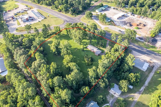 1858 S Dickinson Drive, Rusk, TX 75785