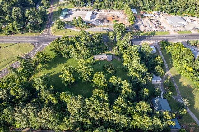 1858 S Dickinson Drive, Rusk, TX 75785