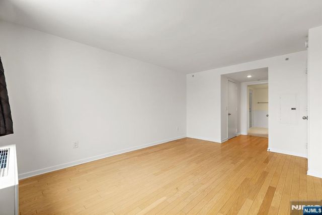 700 Grove Street 9-M, Jersey City, NJ 07310