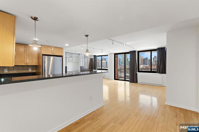 700 Grove Street 9-M, Jersey City, NJ 07310