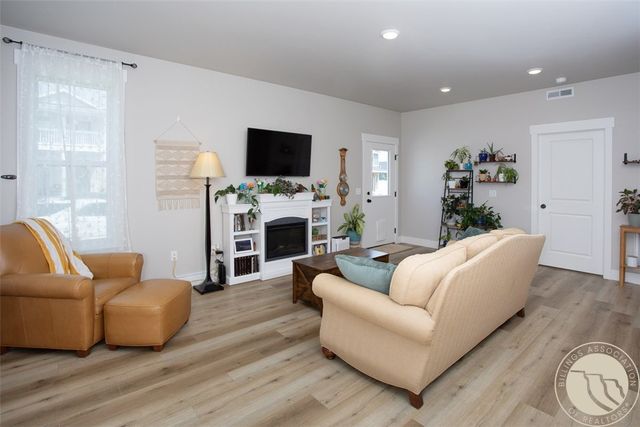 1864 St Peter Lane, Billings, MT 59101