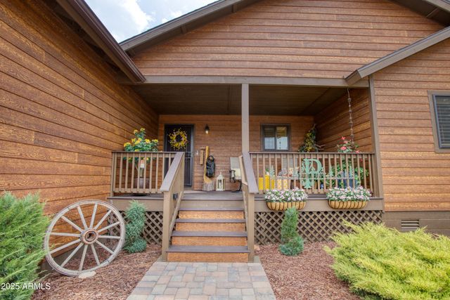 2050 CHRISTMAS PINE Road, Overgaard, AZ 85933