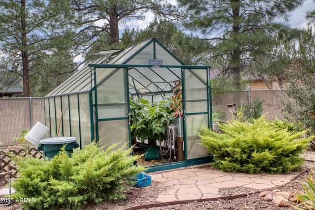 2050 CHRISTMAS PINE Road, Overgaard, AZ 85933