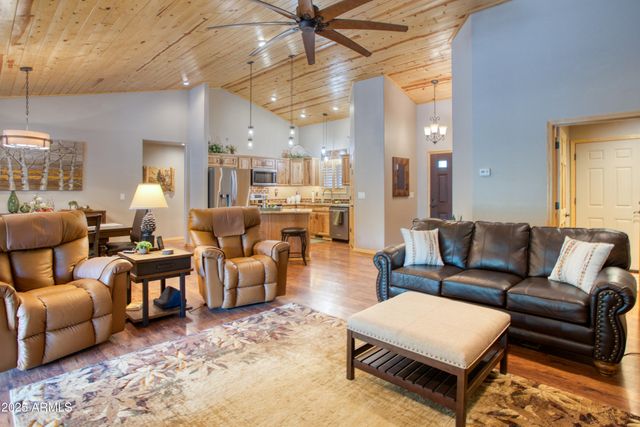 2050 CHRISTMAS PINE Road, Overgaard, AZ 85933