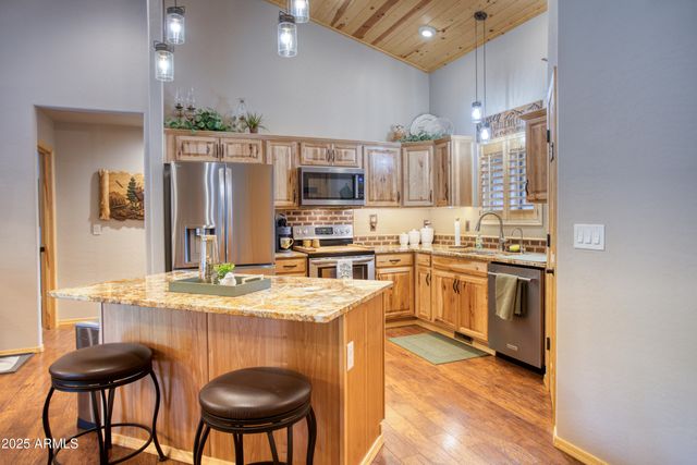 2050 CHRISTMAS PINE Road, Overgaard, AZ 85933